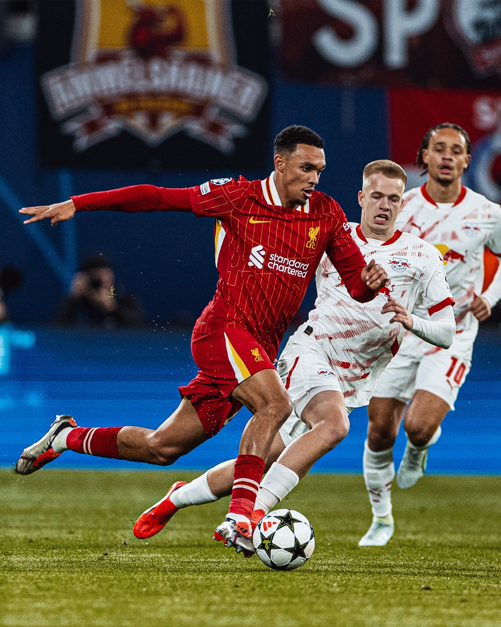 开云体育-利物浦大胜，奠定小组第一位置