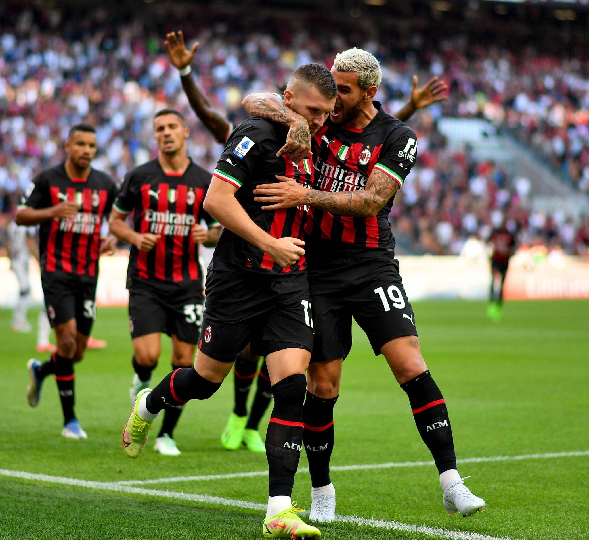 AC米兰赛后举行庆功派对，球队士气高涨的简单介绍