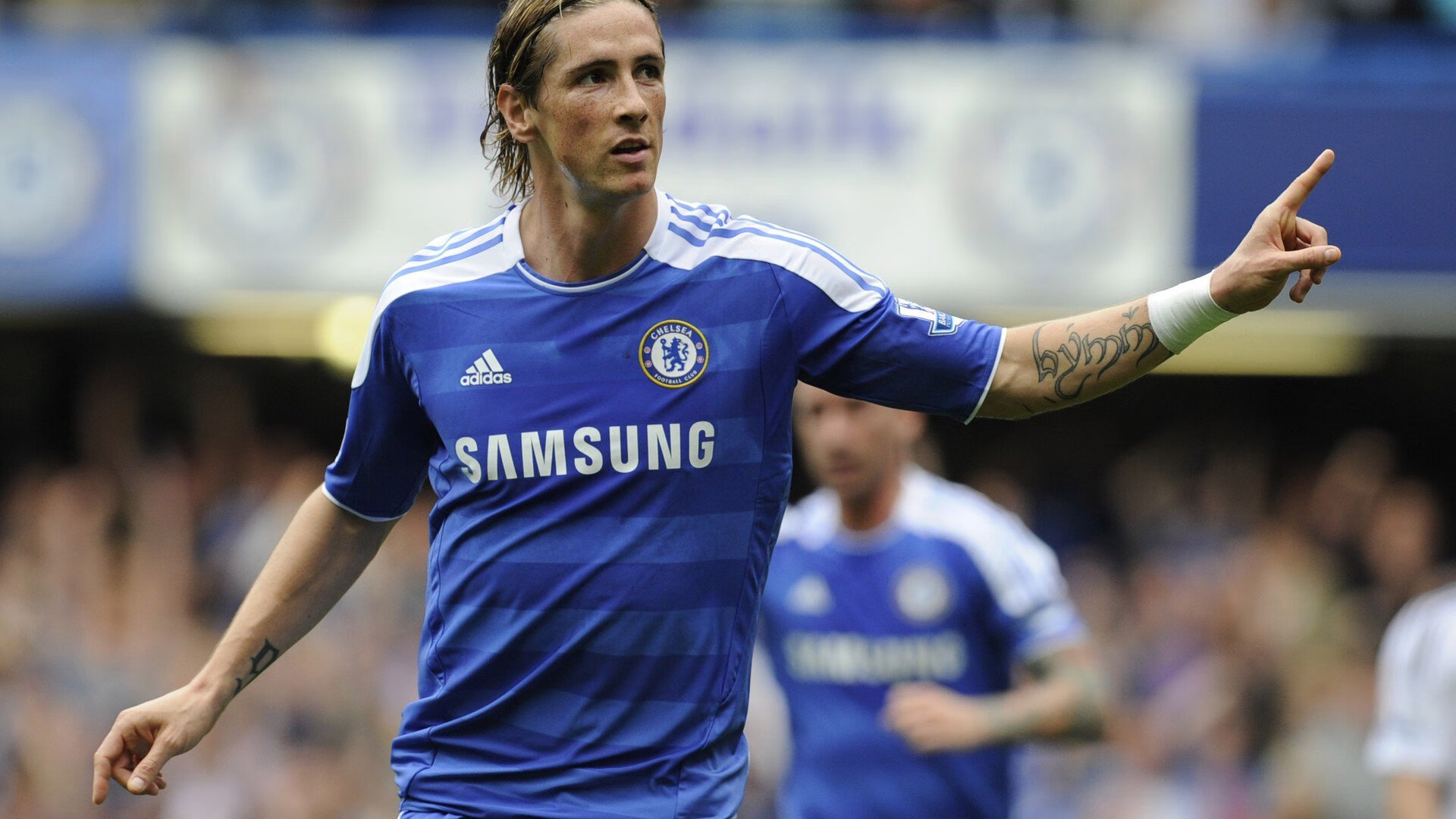 戈麦斯一箭穿云刷新纪录，厄瓜多尔风暴碾压曼联神话